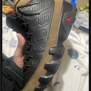 Air Jordan 9 olive sz 10.5